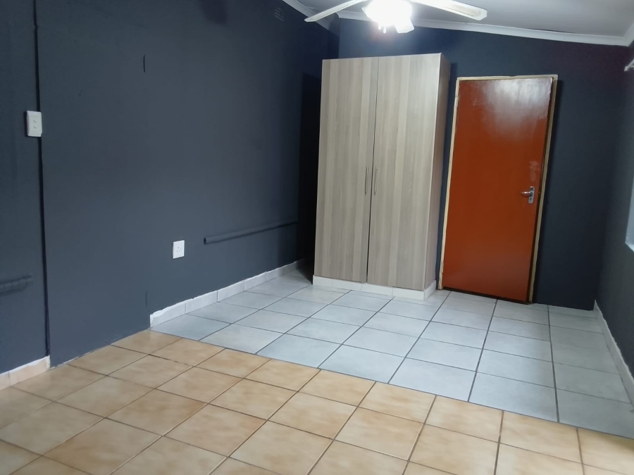 To Let 1 Bedroom Property for Rent in Oos Einde North West